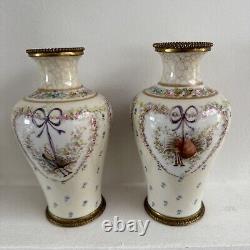 Paire de vase Art Nouveau en porcelaine de Limoges Signe M de M Monture Bronze