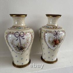 Paire de vase Art Nouveau en porcelaine de Limoges Signe M de M Monture Bronze