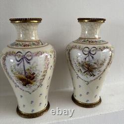 Paire de vase Art Nouveau en porcelaine de Limoges Signe M de M Monture Bronze