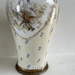 Paire de vase Art Nouveau en porcelaine de Limoges Signe M de M Monture Bronze