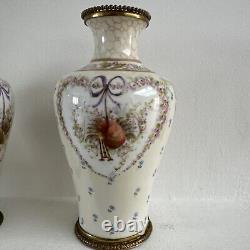 Paire de vase Art Nouveau en porcelaine de Limoges Signe M de M Monture Bronze
