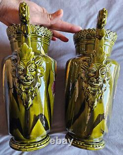 Paire de vases 1900 en céramique barbotine décor aux IRIS et anses tête de LION