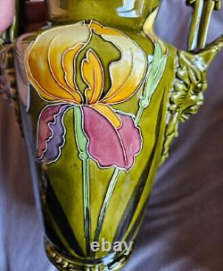 Paire de vases 1900 en céramique barbotine décor aux IRIS et anses tête de LION