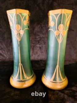 Paire de vases Art Nouveau, attribué à Legras, en verre peint émaillé