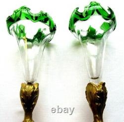 Paire de vases Art Nouveau, cornet en verre bicolore et pied bronze doré
