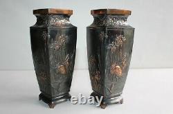 Paire de vases Art Nouveau en métal, décor japonisant Hauteur 18 cm