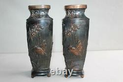 Paire de vases Art Nouveau en métal, décor japonisant Hauteur 18 cm
