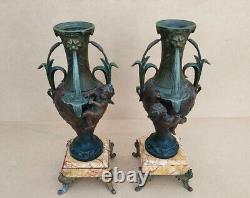 Paire de vases à décor d'angelots Art Nouveau
