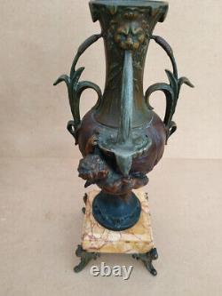 Paire de vases à décor d'angelots Art Nouveau