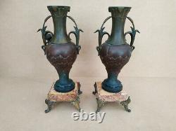 Paire de vases à décor d'angelots Art Nouveau