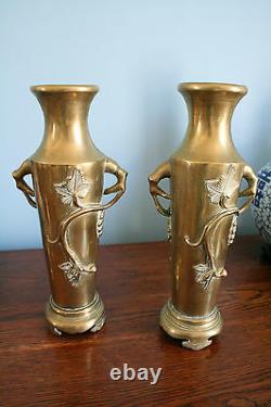 Paire de vases en bronze art nouveau