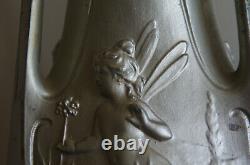 Paire de vases en métal Art Nouveau signés J. Garnier à motifs de Fées