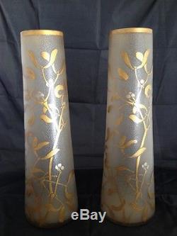 Paire de vases en verre travaillé Art Nouveau décor au gui