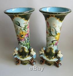 Paris. Paire de vases art nouveau en faïence à décor de fleurs et d'insectes XIX