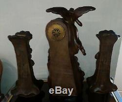 Pendule et vase garniture Art Nouveau Bobbia C. 1900 en régule statue