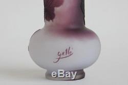 Petit vase Gallé en verre multicouche, signé + étiquette E Gallé Nancy Paris