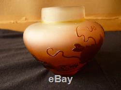 Petit vase en pâte de verre dégagé à l'acide Emile Gallé Nancy art nouveau