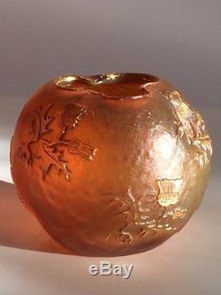 Petit vase frères Daum Nancy pâte de verre à décor de chardons, 1900 art nouveau