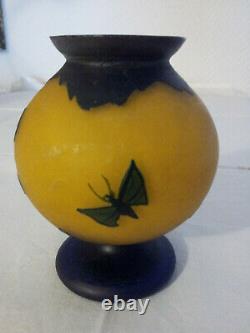 Petit vase soliflore pâte verre Art nouveau au decor de melisse signé Richard