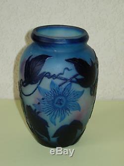 Rare petit vase bleu Muller Frès Lunéville