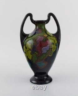 Regina, Holland. Ancien vase Art Nouveau en céramique émaillée. Approx. 1910