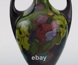 Regina, Holland. Ancien vase Art Nouveau en céramique émaillée. Approx. 1910