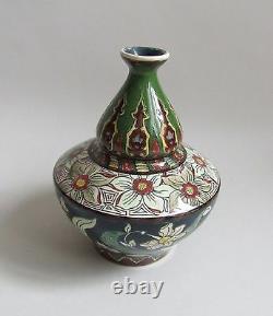 Royal Bonn. Old Dutch. Vase art nouveau en faïence à décor de fleurs, deb XXe