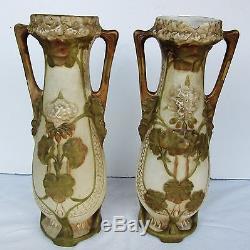 Royal DuxPaire de vases d'époque art nouveau en porcelaine biscuitEtat superbe