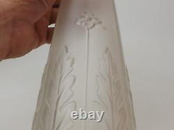 Superbe Vase Art Nouveau. Cristal Moulé Dépoli. Vers 1900. Baccarat Jugendstil