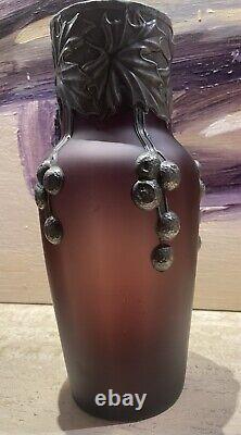 Superbe Vase Art Nouveau Travail autrichien Verre dépoli mauve et étain 1900