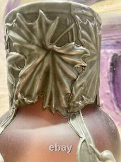 Superbe Vase Art Nouveau Travail autrichien Verre dépoli mauve et étain 1900
