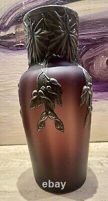 Superbe Vase Art Nouveau Travail autrichien Verre dépoli mauve et étain 1900