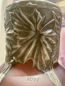Superbe Vase Art Nouveau Travail autrichien Verre dépoli mauve et étain 1900
