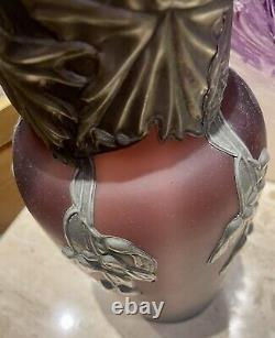 Superbe Vase Art Nouveau Travail autrichien Verre dépoli mauve et étain 1900