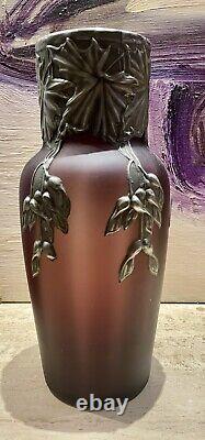 Superbe Vase Art Nouveau Travail autrichien Verre dépoli mauve et étain 1900