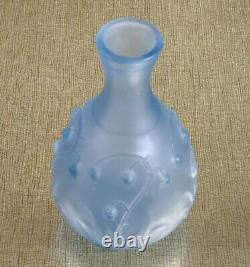 Superbe vase Muguet Art Nouveau verre pressé moulé bleu opaque. Ecole de Nancy