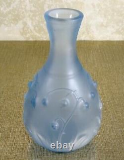 Superbe vase Muguet Art Nouveau verre pressé moulé bleu opaque. Ecole de Nancy