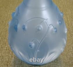 Superbe vase Muguet Art Nouveau verre pressé moulé bleu opaque. Ecole de Nancy