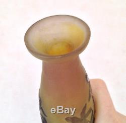 Superbe vase soliflore en pate de verre Art nouveau signé Gallé