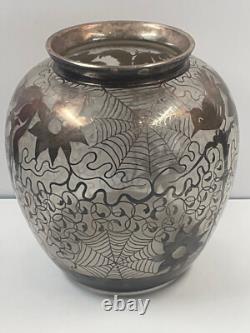 Vase Ancien émaillé argent- Art Nouveau Décor fourni chat, écureuil, oiseau