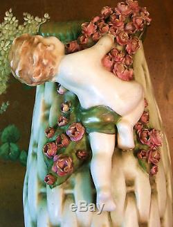 Vase Art Nouveau Amphora Austria Wien Turn-Teplitz Putto et guirlande de roses
