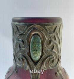 Vase Art Nouveau Avec Application En Etain Fond Violet 1900 Verrerie H2205