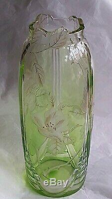 Vase Art Nouveau Cristal De Boheme Vert Fleurs Gravees Et Dorees Ca 1900 H 25,5