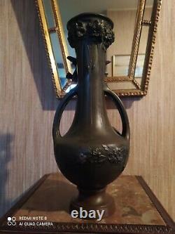 Vase Art Nouveau Décor d'Angelot signé Hippolyte François Moreau 1832-1927 Paris