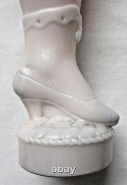 Vase Art Nouveau LEGRAS, bouquetier en opaline blanche rose Bottine sur socle
