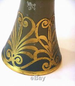 Vase Art Nouveau Sarreguemines à motifs de laiton découpé 1900