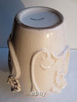 Vase Art Nouveau céramique craquelée blanc-crème, sculpté de 3 visages, LOUVIERE