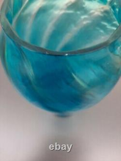 Vase Art Nouveau en cristal blanc bleu irisé cristallerie de Pantin vers 1900