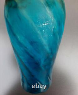 Vase Art Nouveau en cristal blanc bleu irisé cristallerie de Pantin vers 1900