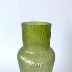 Vase Art Nouveau en verre soufflé vert irisé style Loetz Kralik 1900s